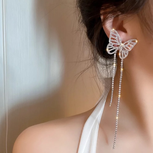 Rhinestone Butterfly 🦋 Platinum Plated Long Earrings - Picture 2 of 7